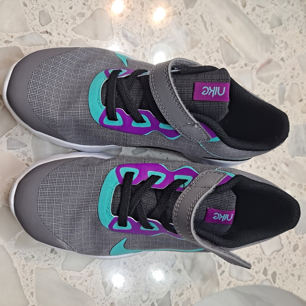 Kids Nike shoe size 1Y
